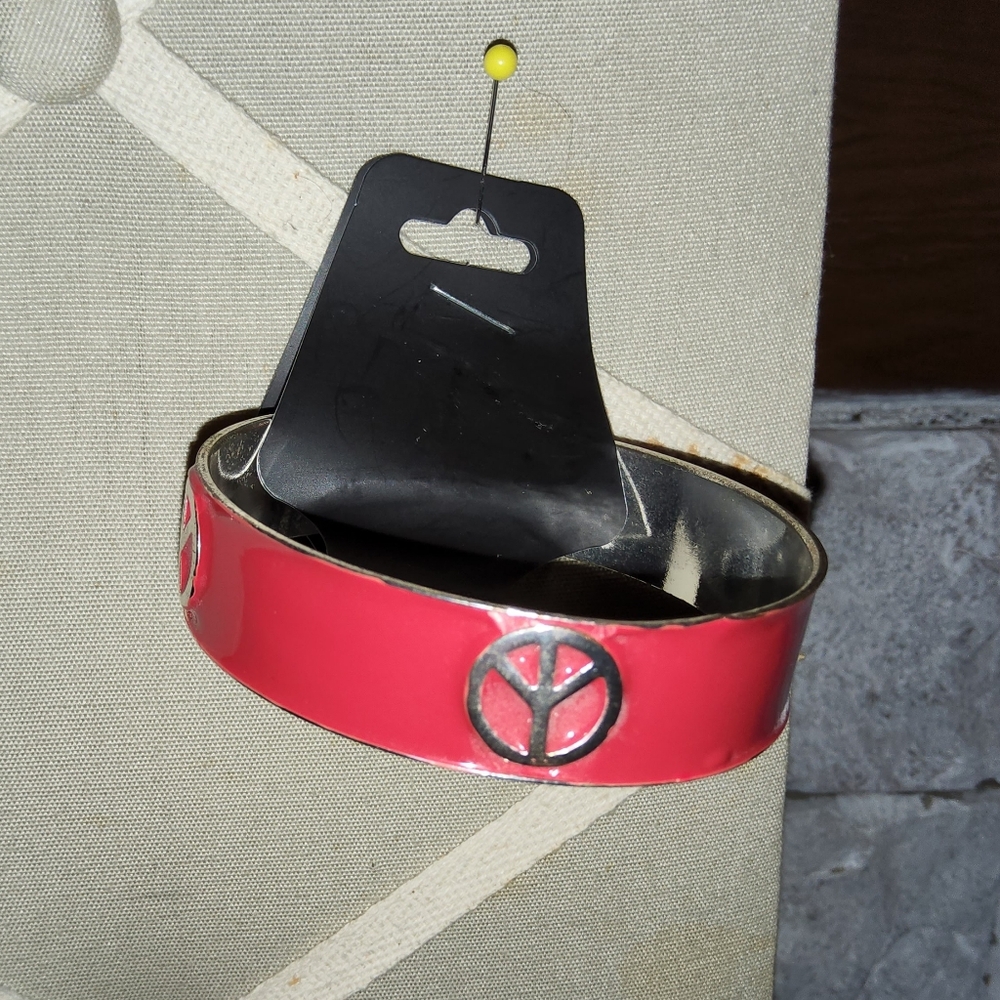 Women's Vtg Red Peace Symbol Bangle Bracelet